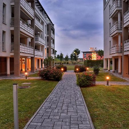 Bloom Apartment Pero Luaran gambar